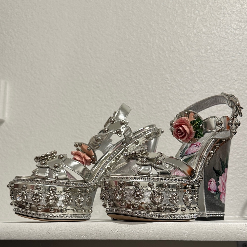 Dolce & Gabbana Floral Crystal Embellished
Platform Sandals.